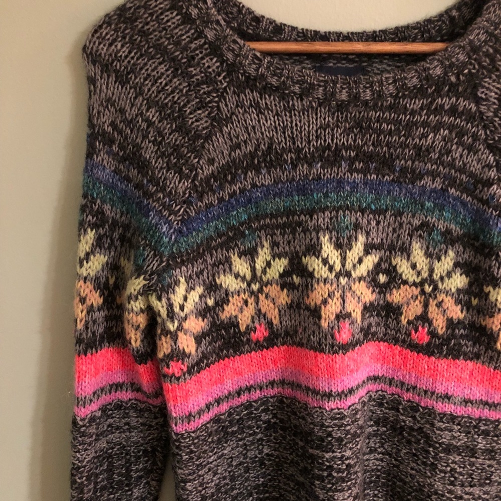 American Eagle Outfitters Festive Sweater - Picture 2 of 8